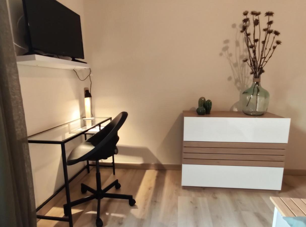 Chez Leon - Clim' & Patio - Appart Loupian Centre Dış mekan fotoğraf